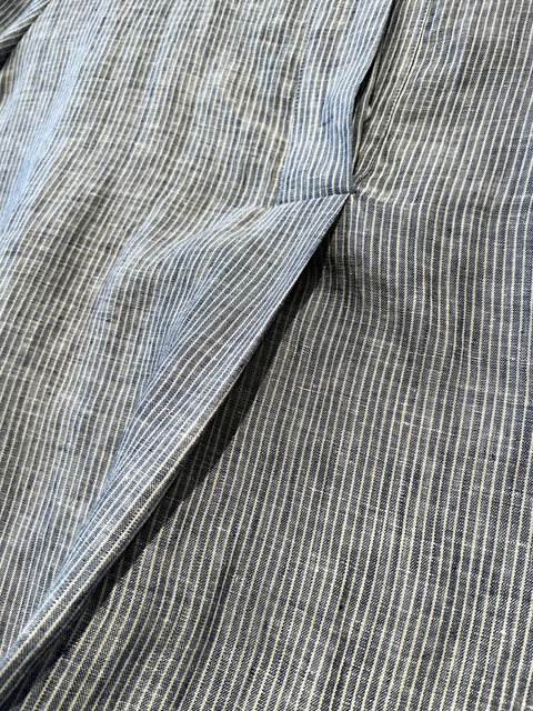 Exquisite slack feeling ~ round neck half-open sleeved grey blue woven striped A-spoke linen shirt top