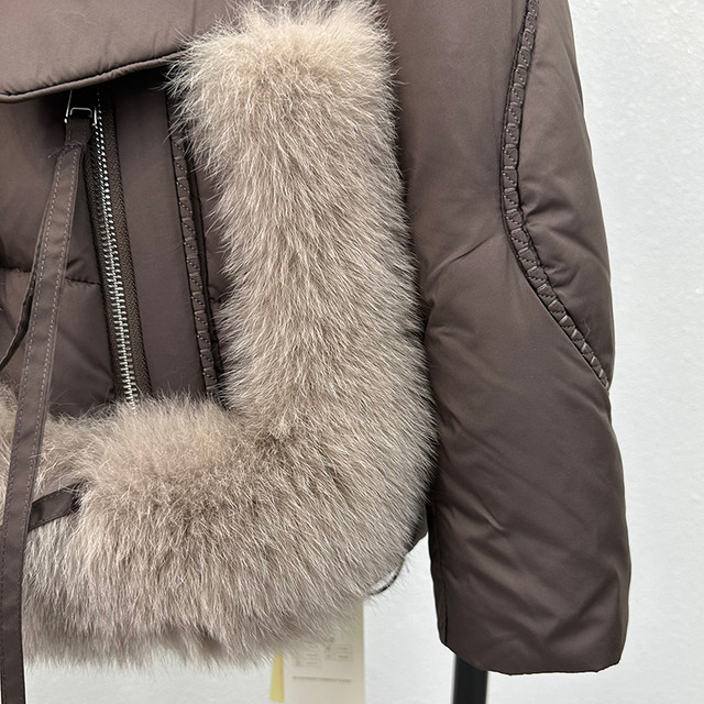 
Haining foreign style goose down jacket for women winter real fox big fur collar 2025 winter new fur splicing thickened coat