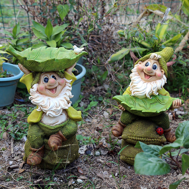 The courtyard decorative outdoor garden courtyard decoration garden decoration creative resin dwarf cartoon sculpture ornaments