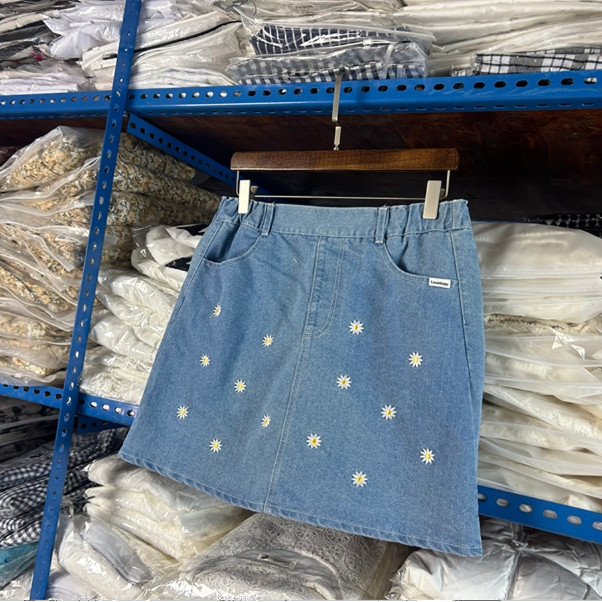 Denim short skirt for women in spring and summer new large size fat mm slim high waist A-line straight short skirt embroidery
