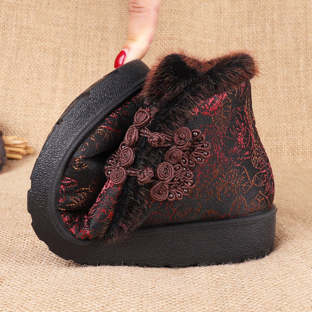 Winter Northeastern pure wool women's shoes, old Beijing cloth shoes, plus velvet cotton shoes for the elderly, middle-aged and elderly non-slip warm mother's shoes