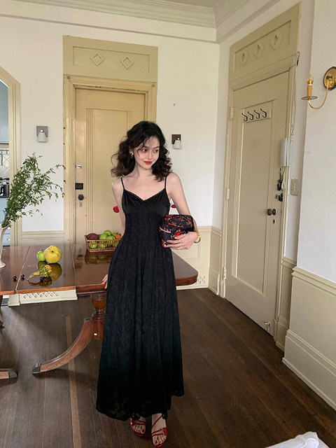 2025 summer large size women's clothing fat mm temperament retro big sway French lace waist-hugging slim long sling skirt