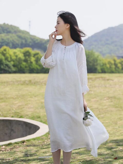 Literary retro white women's mid -length skirt new model seven -point sleeve pure color ramie crushing pleated loose large dressing dress