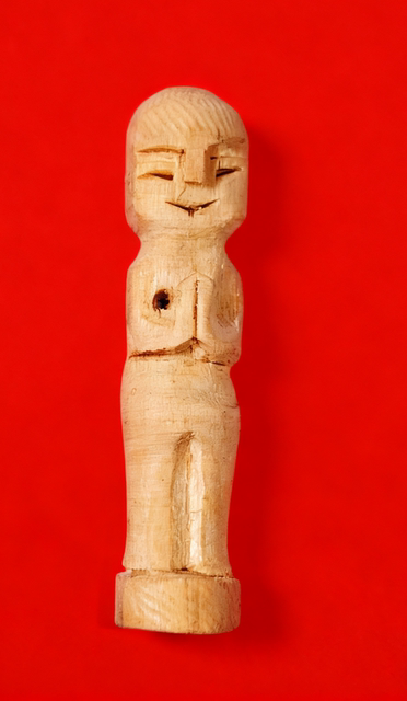 Fidelity peach wood carving three-dimensional peach wood figure ornaments pendant for men and women handmade unpainted puppet portrait pendant to carry with you