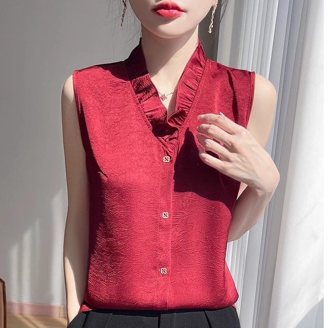 French V-neck shirt, black ears, lace, small fragrant style sleeveless vest base shirt, satin shirt, can be worn on the outside