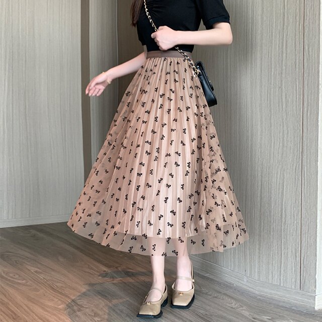 High -end French retro net gauze skirt female 2024 spring and autumn new love medium long skirt puffy skirt implanted velvet skirt
