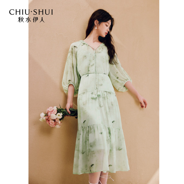 Qiushui Yiren's temperament commuting dress 2025 early autumn new fashionable clear and elegant smudge printed skirt