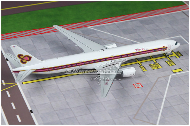 JCWINGS LH4172/A Thai Airways Boeing B777-300 HS-TKE 1:400 aircraft model JCWINGS LH4172/A Thai Airways Boeing B777-300 HS-TKE 1:400 aircraft model
