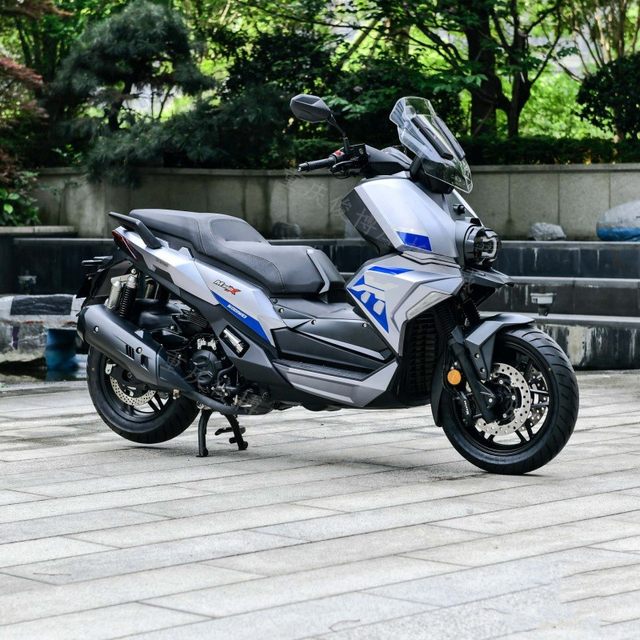 Modiwei 350X large pedal fuel motorcycle water-cooled long-distance bus cruiser dazzling version