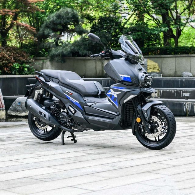 Modiwei 350X large pedal fuel motorcycle water-cooled long-distance bus cruiser dazzling version