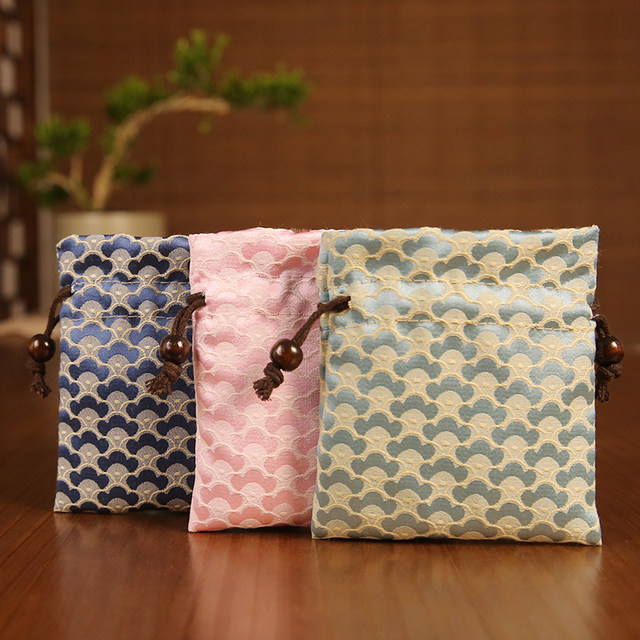 High-end satin hand-embroidered brocade jewelry small cloth bag tied drawstring velvet cloth portable small lucky bag