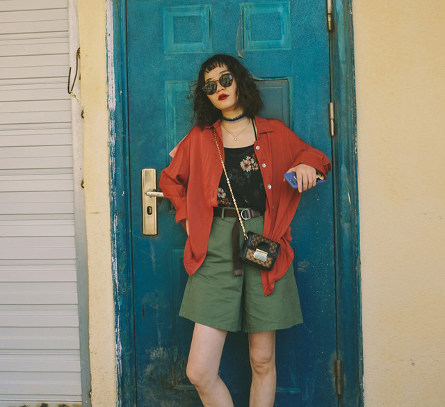 Cinderela Studio small suspender vest female Xiawai wears a sexy sleeveless inside floral shirt tide
