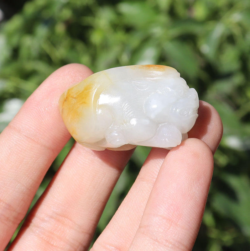 方言精品和田玉老熟油润黄沁皮羊脂白玉籽料瑞兽貔貅吊坠挂件n2