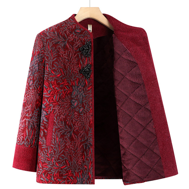 Middle-aged and elderly women's grandma's autumn and winter coats, plus velvet and thickened, western-style mother's tops, warm clothes for the elderly and ladies