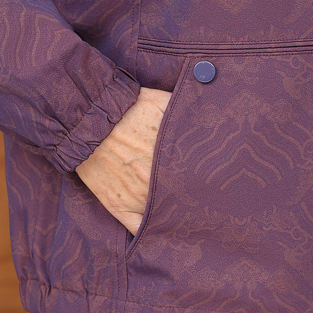 Grandma spring clothes windbreaker elderly mother spring and autumn coat 2025 new old lady short jacket top loose
