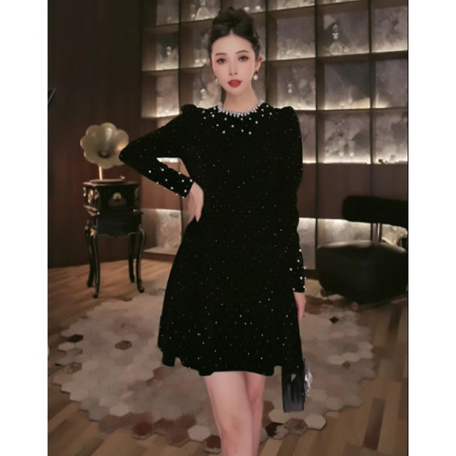 Heavy beading design, chic Hepburn style waist-cinching dress, slimming ...