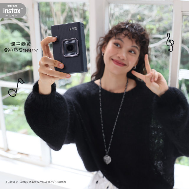 Fujifilm mini LiPlay + instant camera mobile phone photo printing dual camera digital model