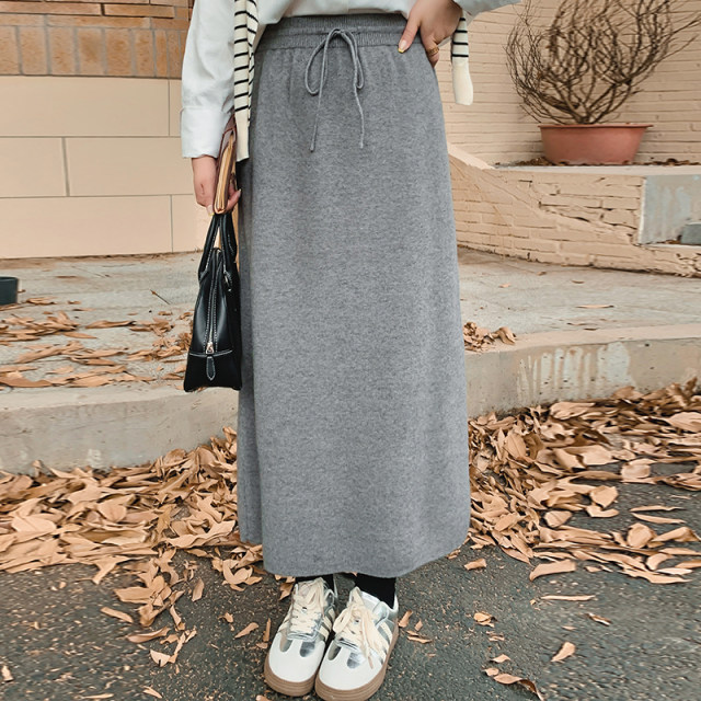 Large size women's casual and versatile skirt women's straight skirt 2024 winter fat mm loose hip-covering knitted skirt skirt
