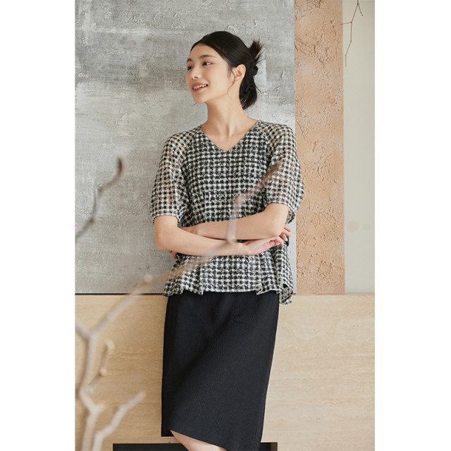 Light autumn retro v-neck black and white plaid short-sleeved top loose rag-shoulder T-shirt for women 2024 new style 4B41510