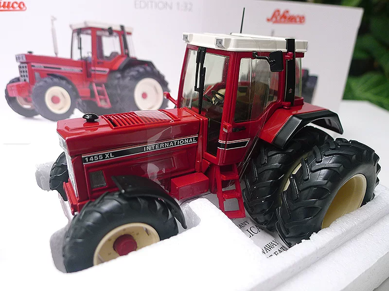 INTERNATIONAL 1455 XL IWC 6 -wheel tractor model Schuco 1:32