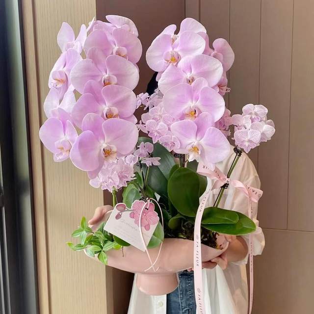 Simple modern medieval ceramics with legs creative New Year's Eve flower pots home model room sales office dining table flower utensils