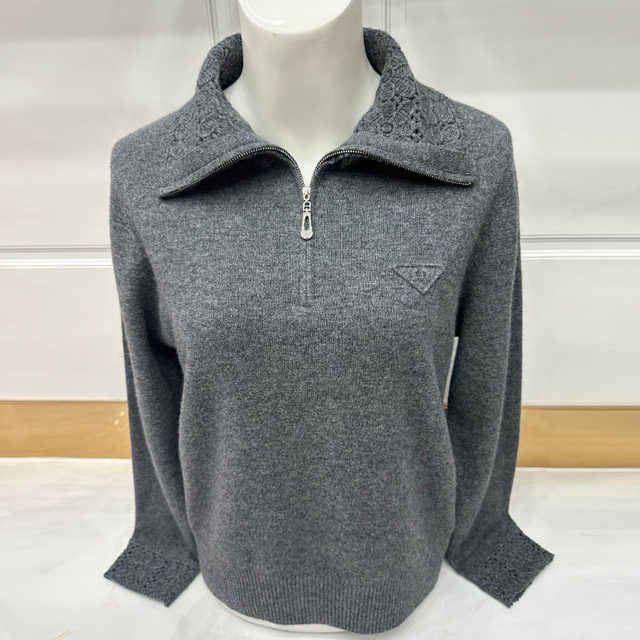 This year's popular mom tops, middle-aged and elderly fashion women's knitted sweaters, lapel sweaters, bottoming pure woolen sweaters