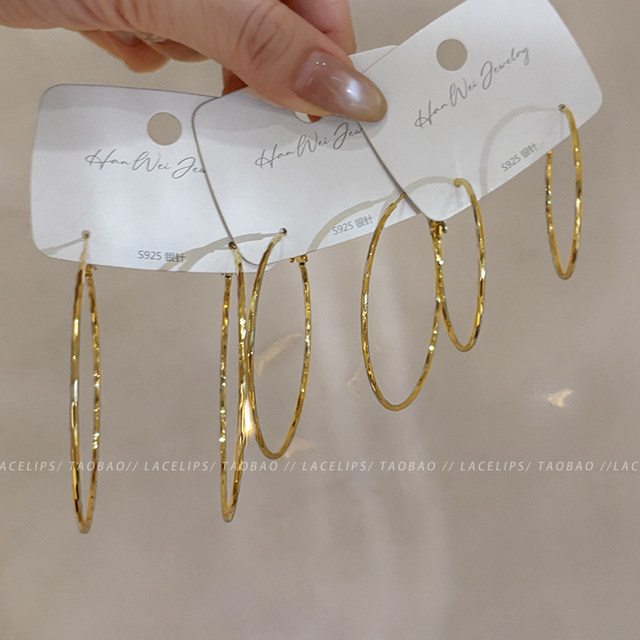 Gold-colored ring earrings for women with high-end exaggerated atmospheric earrings 2025 new hot style simple temperament circle earrings