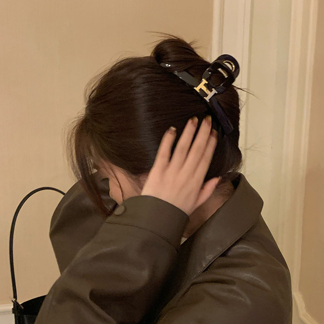 Fashionable and versatile gold label letters temperament grab clip large-sized hair shark clip high-end style hair card clip hair accessories