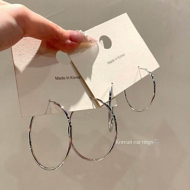 Difficult to coax Zhang Ruonan the same plain ring big earrings temperament high-end and beautiful earrings for women's earrings earbud ear studs