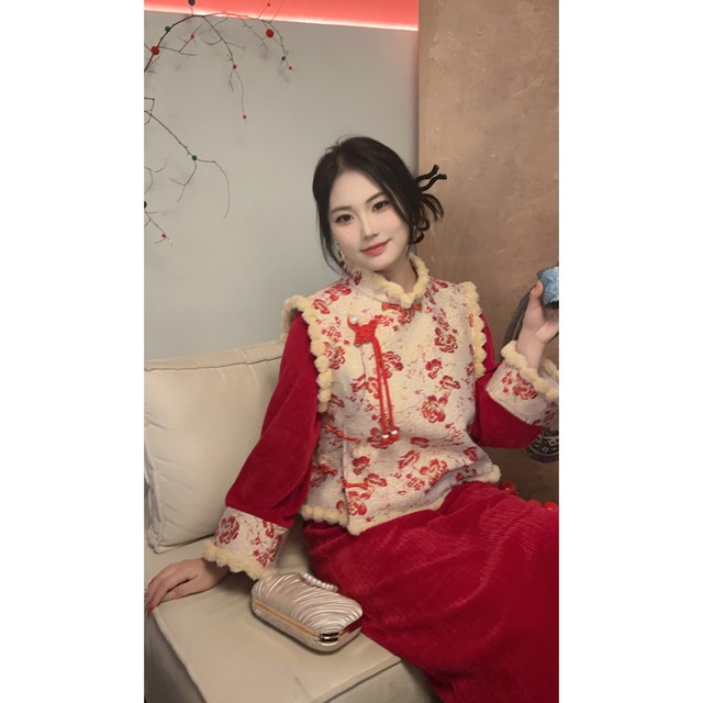 Original design of plum blossom viewing fat mm New Year festive plus velvet vest + cheongsam dress suit winter