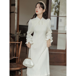 New Chinese style national style white knitted improved cheongsam dress 2023 autumn and winter new temperament mid-length dress