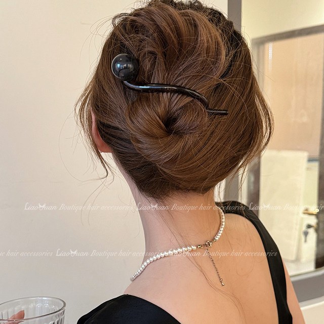 Retro Atmospheric Coffee color Pearl, grab the female 2025 new high -end sense twist folding folder, the head of the head of the head of the head of the head