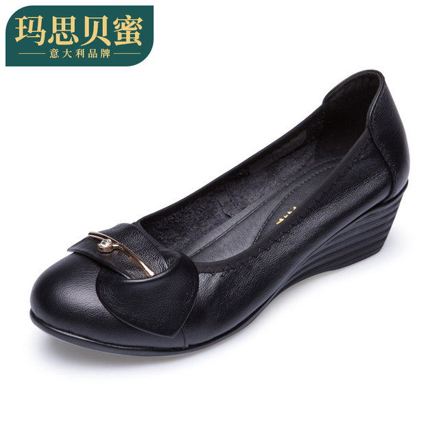 2025 spring genuine leather soft sole mother shoes casual flat sole middle-aged and elderly large-size single shoes wedge versatile round toe women's shoes
