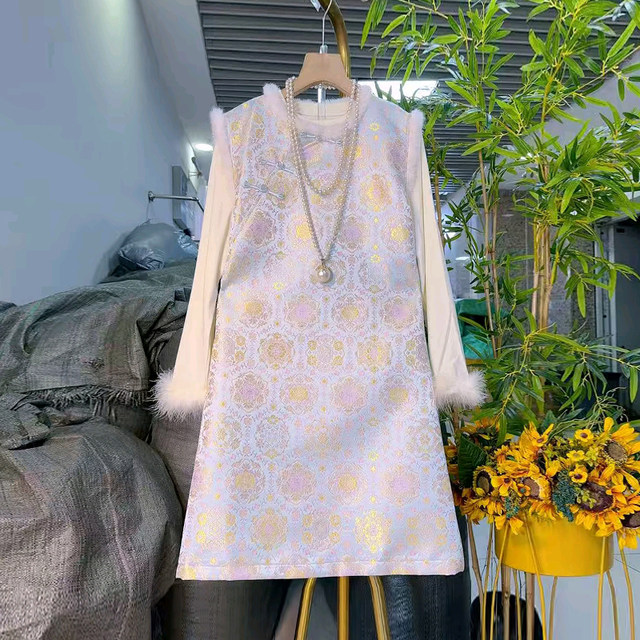 Plus size women's raw edge cuffs bottoming shirt for fat girls, retro style, foreign style, oblique disc buckle, hidden flower, national style vest skirt