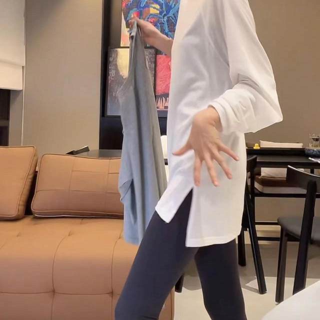2025 spring new design style age-reducing ragdoll sleeve base shirt loose casual and versatile round neck long sleeve T-shirt for women