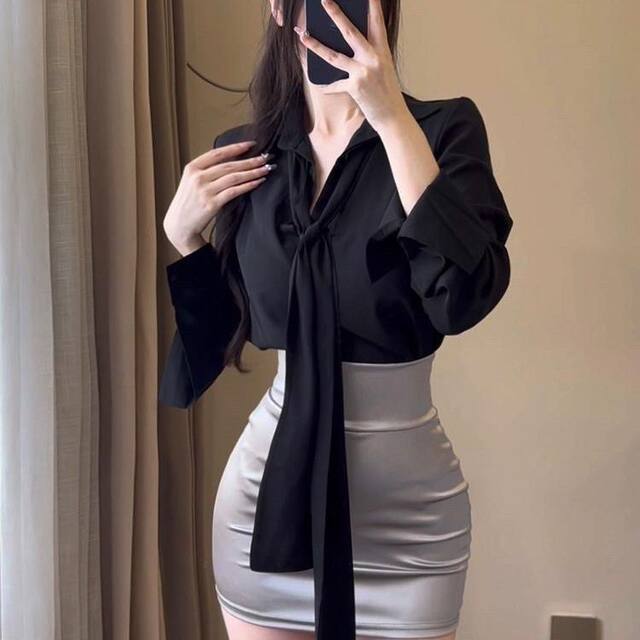 Textured glossy skirt, silky, ultra-short, tight-fitting, new high-waisted skirt, versatile, slimming hot girl butt-covering skirt