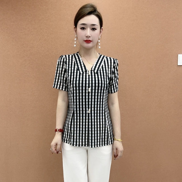 Fashionable shirt, new short-sleeved T-shirt in summer, makes you look slim, comfortable, breathable, versatile, age-reducing and fashionable middle-aged and elderly mothers' outfit