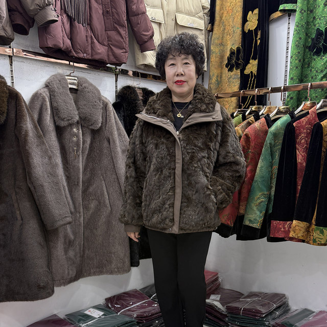 Mom's new winter lapel mink velvet jacket women's short style 40-50 years old with thick fur