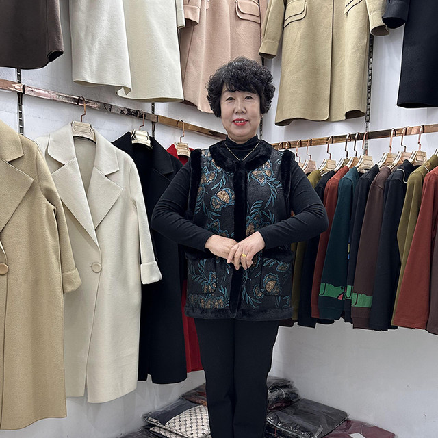 Double-sided wear of elderly fashion mink velvet winter fur integrated women's 2023 vest grandma jacket warm horse clip