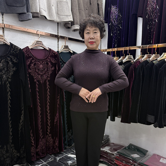 
Middle-aged mother wears a half-high neck long-sleeved T-shirt for women in autumn and winter, fashionable base shirt for women in 40-50 years old