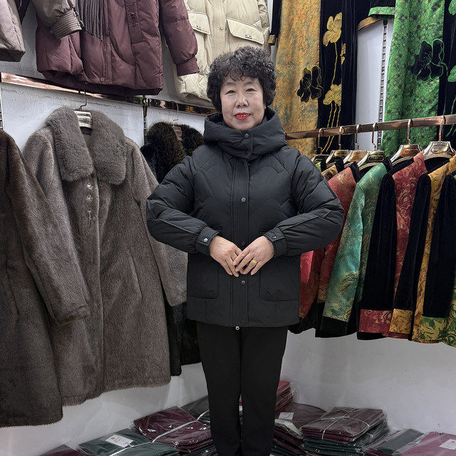 
Middle-aged mother's winter hooded down jacket for small women 40-50 years old cold-proof bread coat thick and warm