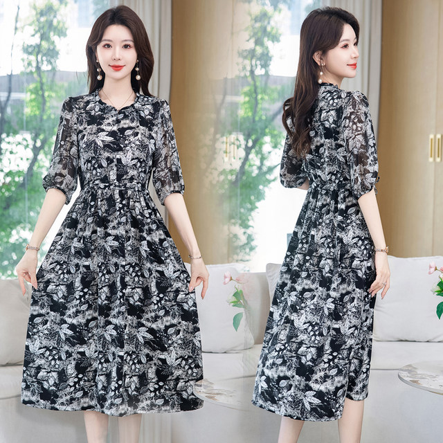 Mom dressed in floral dress summer 2025 new middle-aged women loose waist slimming and fashionable printed long skirt