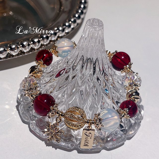 
ins Christmas winter snowflake natural wine red garnet white crystal opal protein bracelet design bracelet New Year gift