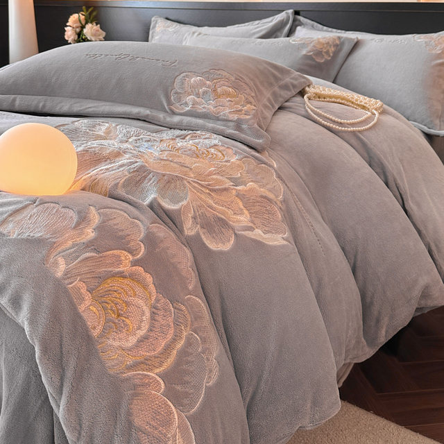 
Nantong Home Textiles Category A maternal and infant grade high-end milk velvet four-piece winter thickened double-sided coral flannel quilt cover