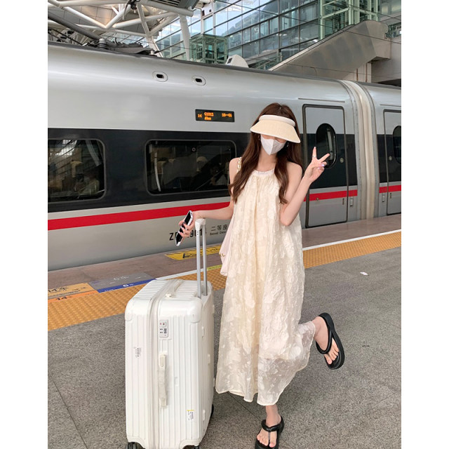 French hanging neck dress, commuting sweet woman Tian Xiwei, the same net red explosion casual caming cake 2023 new model
