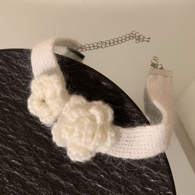 
HEY TAO Autumn and Winter Christmas White Wool Flower Plush Choker Pure Desire Atmosphere Necklace Necklace for Women