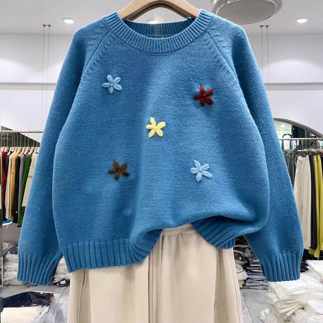 20609 winter round neck heavy industry embroidered flower round neck sweater Korean style sweater soft glutinous pullover top