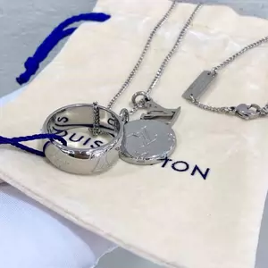 Louis Vuitton MONOGRAM Monogram Lock Pendant (M00525)