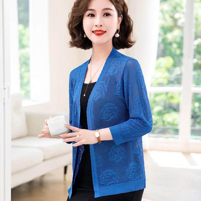 
Mom's summer clothes fashionable ice silk knitted cardigan hollow shawl jacket middle-aged and elderly women's sun protection air conditioning shirt top