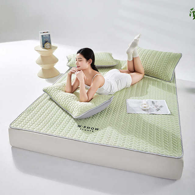 
Summer three-piece maternal and infant grade silicone mat set, machine washable ice bamboo mat, cool feeling ice silk air conditioner